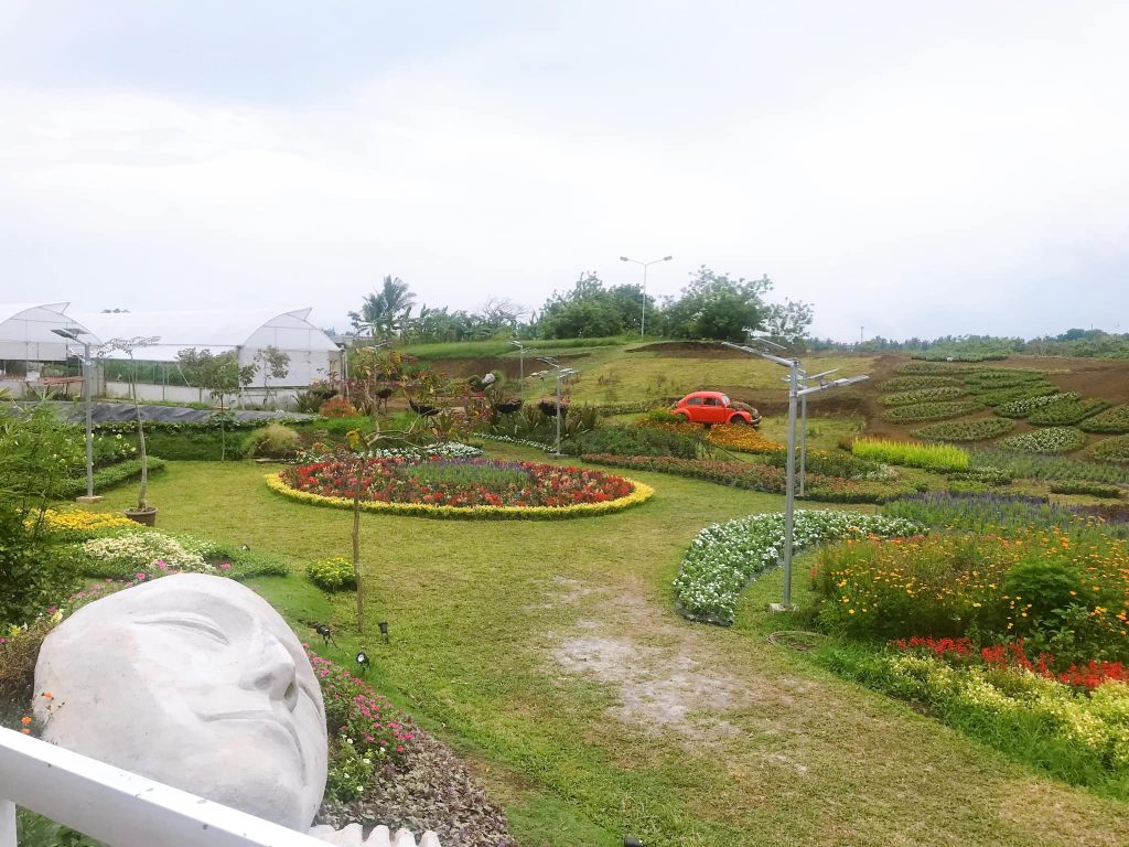 perlas ng silang flower park and restaurant